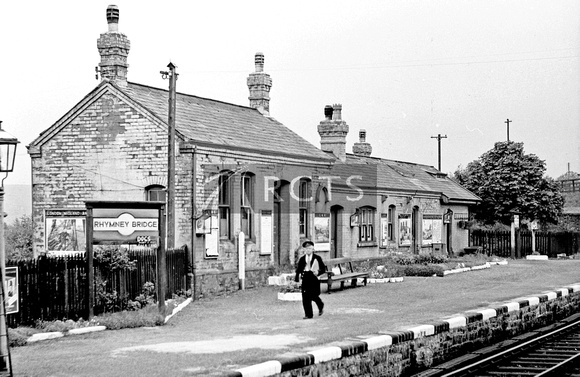 NB00399 - Rhymney Bridge station buildings viewed from the opposite platform
