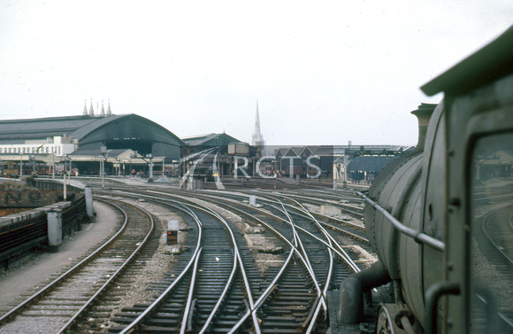 CC00385C - Bristol Temple Meads station viewed from the footplate c 1960s