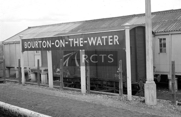 CC00503 - Bourton-on-the-Water station name board c 1960s