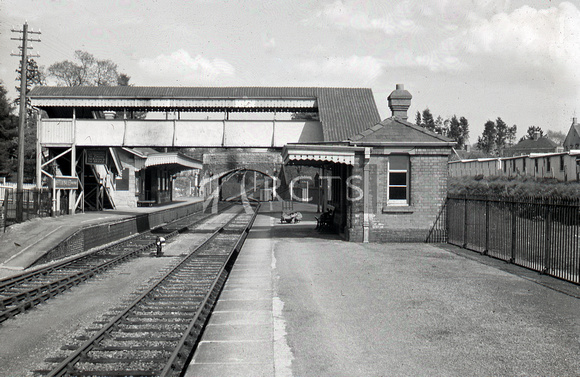 CC00505 - View along the platform at Shepton Mallet station c 1960s