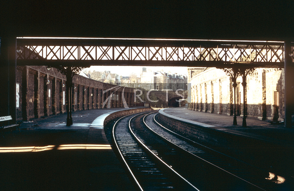 CH06628C - View looking west along the platform at Clifton Down 3/12/72