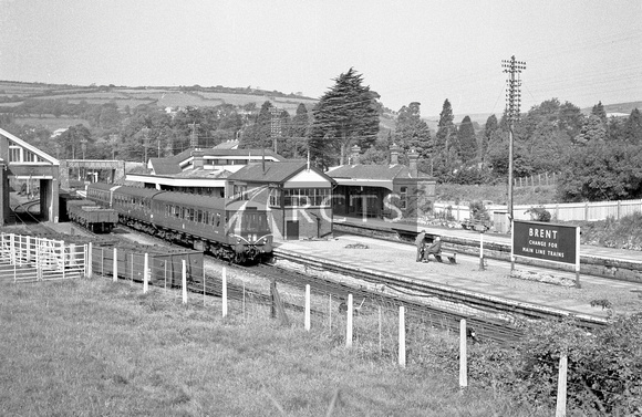 CUL0105 - Brent station with a DMU in the branch platform 12/9/63