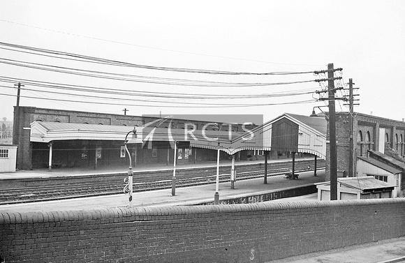 CUL0468 - North end of Wolverhampton Low Level station viewed from the road 29/6/68