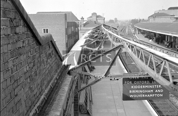 CUL0487 - Roof (minus covering) of Worcester Foregate Street station 15/8/64