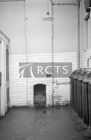 CUL0489VF - Gents lavatory in Worcester Foregate Street station 21/3/73