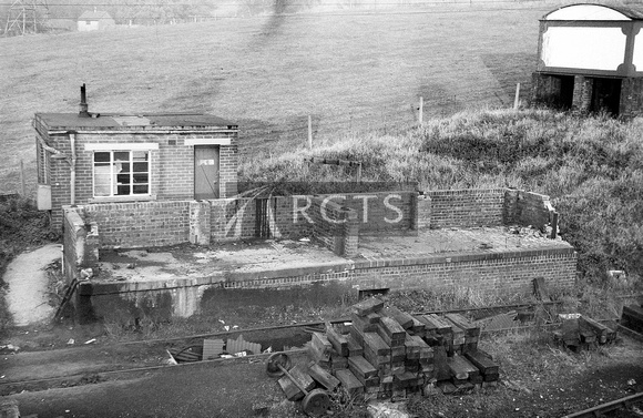 CUL0542 - Old coal stage and ash pit at Ledbury station 18/11/67