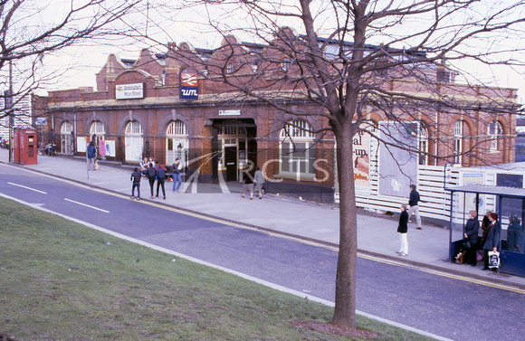 DCA1065C - Birmingham Moor Street station viewed from across the road1982