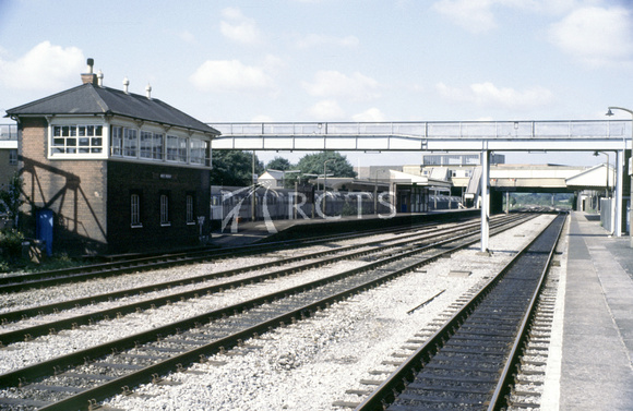 GGR0195C - View along the platform looking north at West Ruislip station 31/8/80