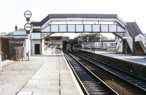 GGR0205C - View looking south along the platform at Stratford-on-Avon station 13/9/79