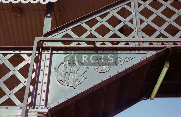 GGR0317C - Detail of the GWR motif on the footbridge at Taplow station c 1990s
