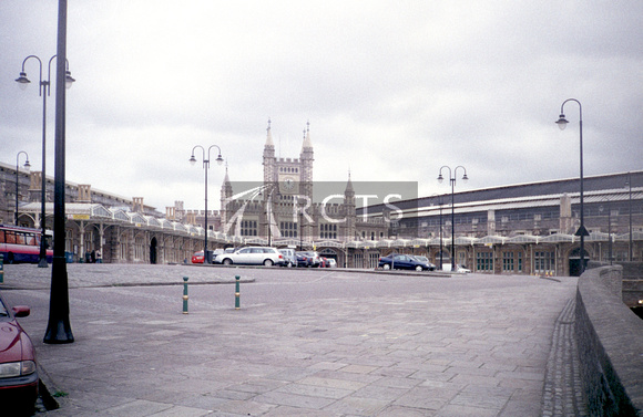 JFR0255C - Bristol Temple Meads station entrance viewed from across the car park c late 1990s/early 2000s