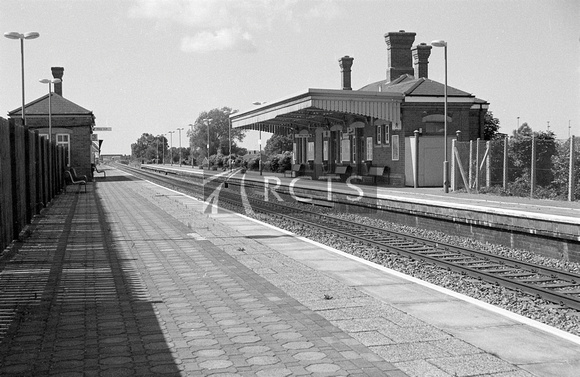 NB01586 - view along the platform at Cholsey station c 1990s
