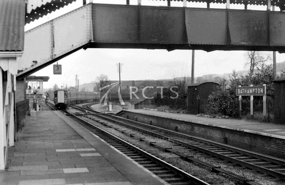 PG00800 - Bathampton station looking east with a Cl 120 (unidentified) leaving and taking the branch to Bradford Junctions 1966