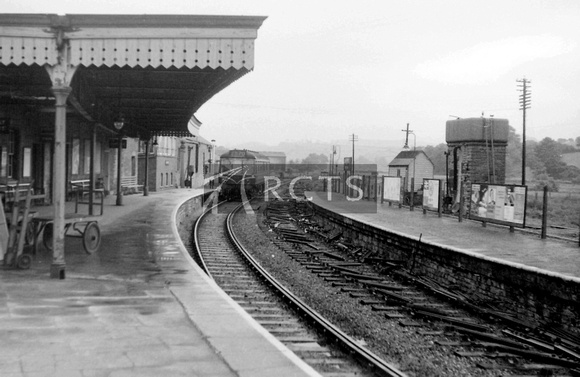 PG01907 - View along the platform at Bridport station showing DMU in the distance c early 1970s
