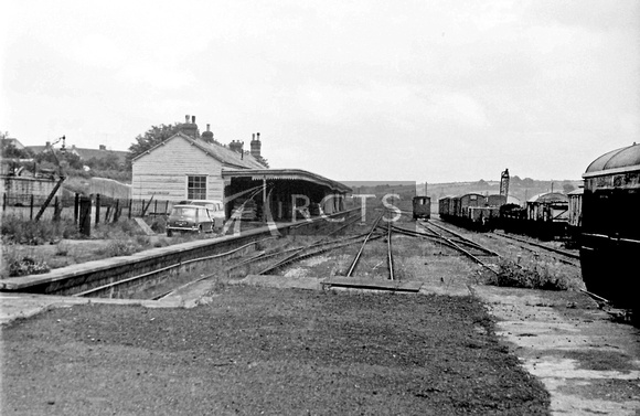 PG01936 - View of Barnstaple Victoria Road station looking from the buffer stops c late 1960s