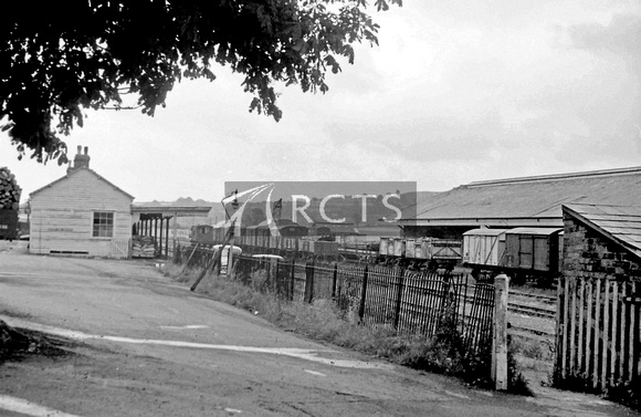 PG01937 - Barnstaple Victoria Road station viewed from the approach road c late 1960s