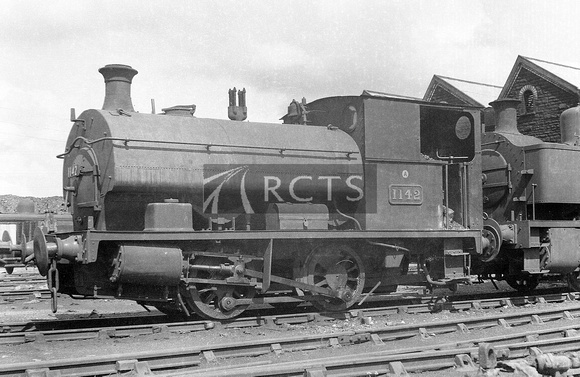 JAY0989 - Cl 0-4-0T No. 1142 (ex SHT) at Danygraig shed 15/8/54