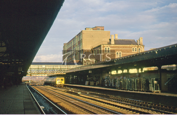 BEL0128C - View along the platform at Newport station, November 1973