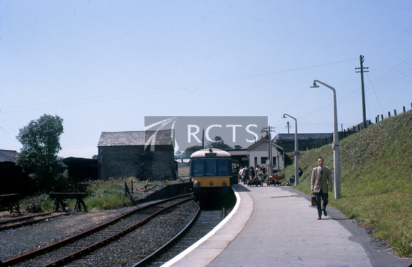 RIP0367C - View along the platform at Liskeard station showing a DMU in the platform c August 1963