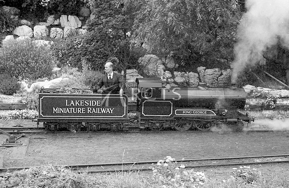 WARD198 - 4-4-2 'King George' at Lakeside Miniature Railway at Southport