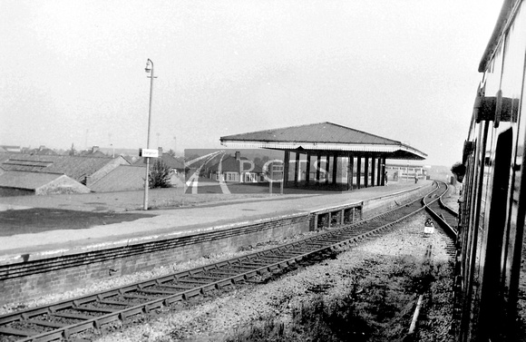 PG02367 - Cardiff Grangetown station viewed from an approaching train c late 1960s/early 1970s