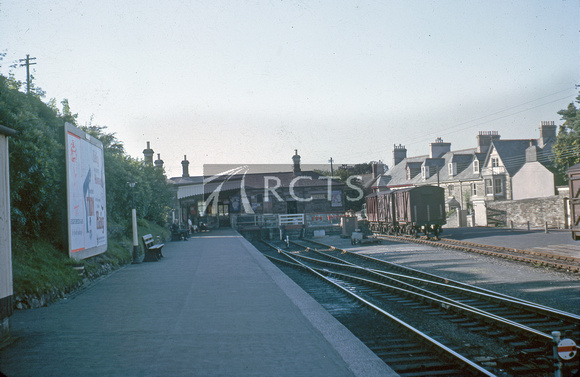 RIP0369C - View along the platform looking towards the buffer stops at Bodmin General station c August 1963
