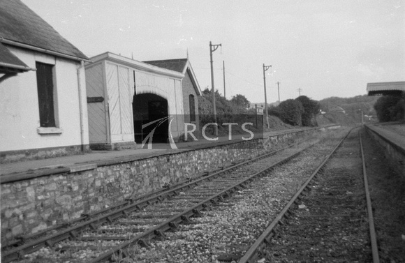 WOOL186 - Up platform buildings at Blue Anchor station viewed from track 17/10/94