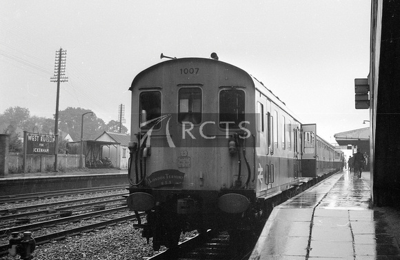 PG00578 - Cl 201 Unit No. 1007 on the RATS 'London Termini' rail tour in West Ruislip station 12/9/70