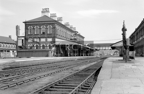 NB00731 - Oswestry station buildings viewed from the opposite platform c late 1950s