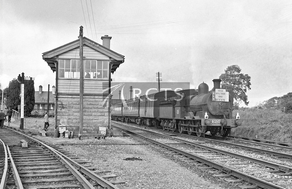 FAI0894 - Cl J15 CIE No. 125 at Attymon Junction on a rail tour (also shows signal box) 7/6/61