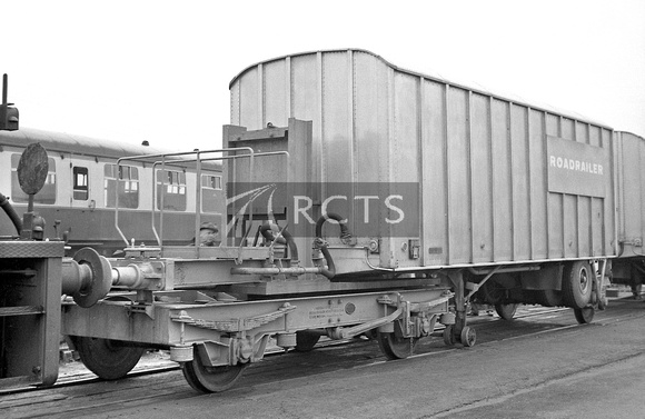 CH05019 - Road Railer wagon coupled to adaptor bogie for rail travel at Millbrook 10/1/61
