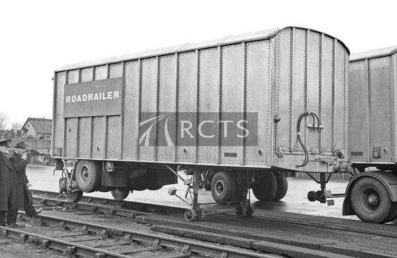CH05018 - Prototype Roadrailer wagon on show at Millbrook 10/1/61