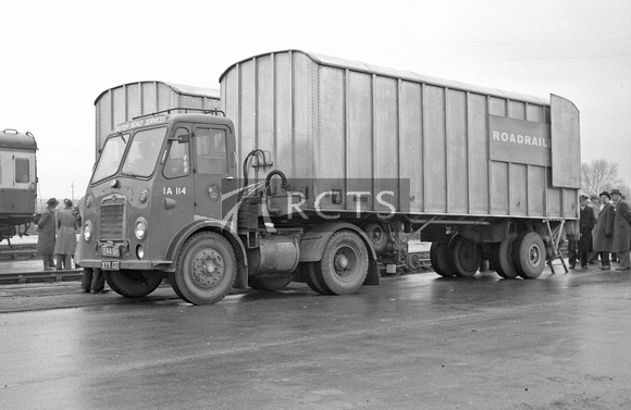 CH05015 - Road Railer coupled to a BRS tractor ready for road delivery at Millbrook 10/1/61