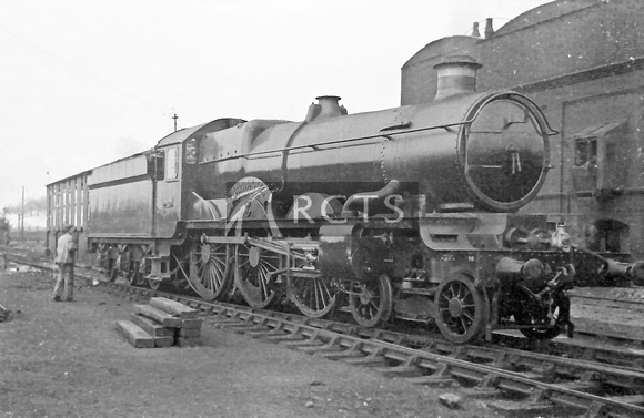 PHW1285 - Cl 4073 No. 4016 'The Somerset Light Infantry' at Newton Abbot shed c late 1940s-1951