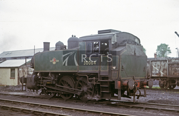 NB01349C - Cl USA No. 30064 at Eastleigh , c August 1965