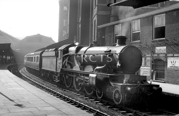 PHW0373 - Cl 4073 No. 1000 'A1 Lloyds' (in oil burning condition) at Paddington 8/5/48