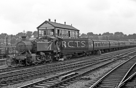 RGW0019 - Cl 1500 No. 1500 at Taunton c 1961