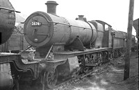 CH01259 - Cl 2800 No. 2874 at Camarthen shed (inside steam pipes and curved frame) 23/7/61
