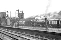 FAI0295 - Cl 4000 No. 4056 "Princess Margaret" at Exeter (loco in platform) 28/6/53