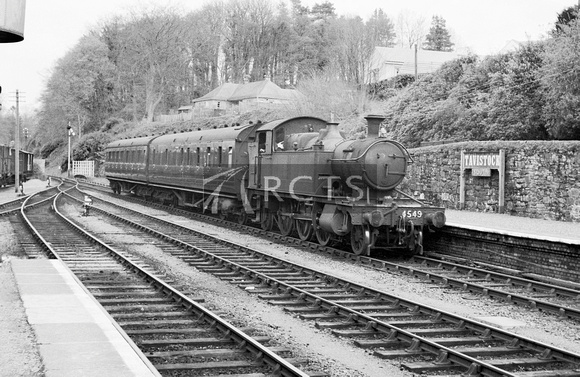 CH00458 - Cl 4500 No. 4549 on the 1240 Launceston to Plymouth service arriving at Tavistock South 16/4/60