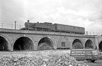 CUL3549 - Cl 5101 No. 4165 hauling one van crossing a viaduct at Worcester 27/5/65