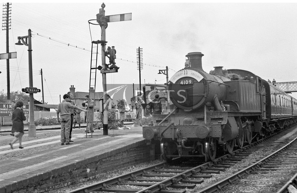 FAI1221 - Cl 5101 No. 4109 at Kingham with 'The Cheltenham Kingham' special 13/10/62