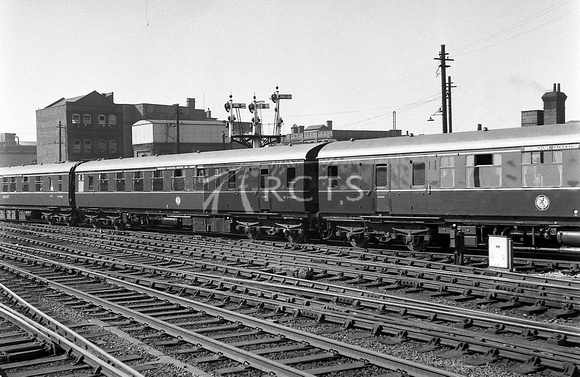 CUL0876 - Cl 126 intermediate DMBS W79085, with roof boards, at Birmingham Snow Hill 19/6/57