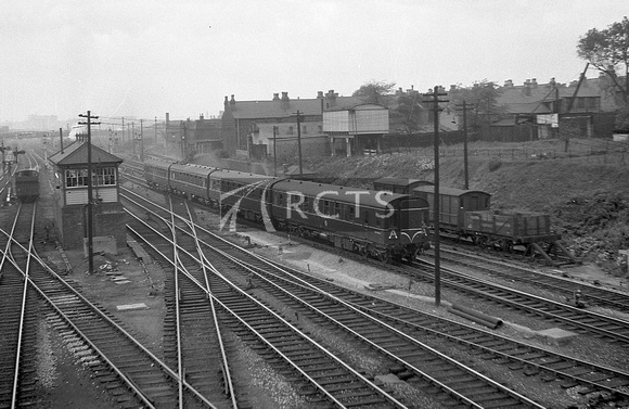 CUL0899 - Cl 126 4-car unit with intermediate DMBS leading passing Small Heath signal box (viewed from an overbridge) 21/8/57
