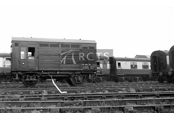 CUL3928 - Calf box W605W (Diag N16 Lot 1577, branded return to Carmarthen) at Swindon 1/4/60