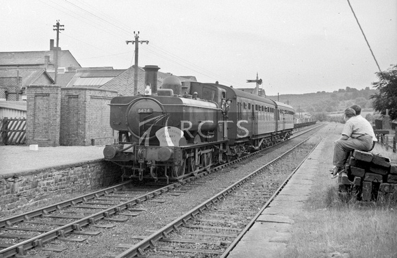 CH01802 - Cl 6400 No. 6424 on a GRS Special at Whitecroft 23/6/62