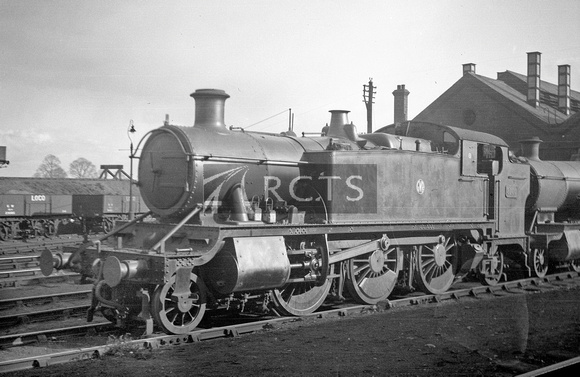 DWA0466 - Cl 8100 No. 8100 at Leamington shed c 1938