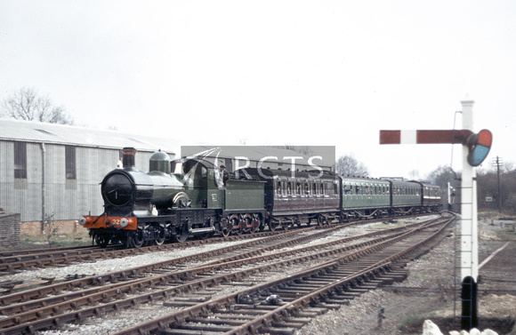 CH05751C - Cl 3200 No. 3217 'Earl of Berkeley' arriving at Horsted Keynes, Bluebell Railway 15/4/73