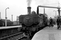 FAI1597 - Cl 6400 No. 6412 taking water at Stroud (view in platform) 31/10/64