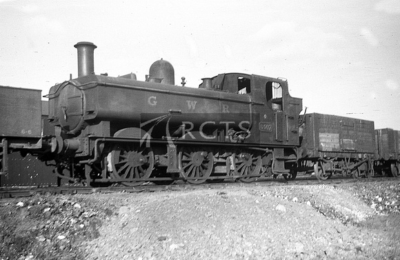 LJH0032 - Cl 6400 No. 6407 at Southall shed c late 1940s